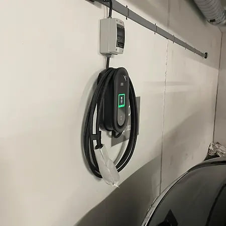 Flott 4-roms Til Leie I Sentrum ヤイロ